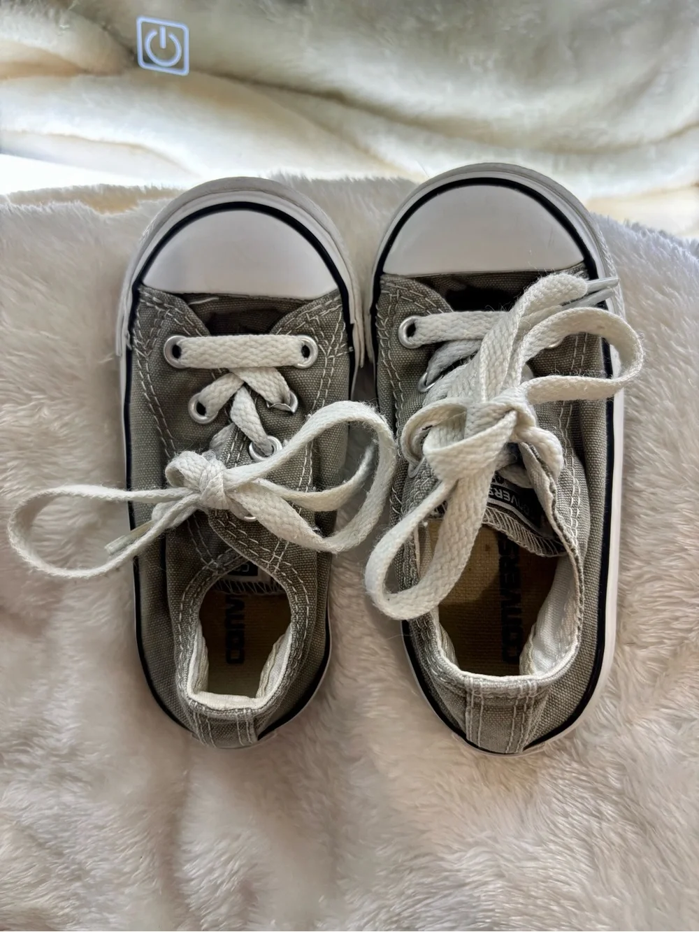 Converse Kids Low-Top Sneakers in Olive Green and White